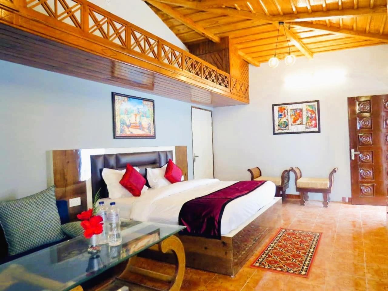 Hotel Haya Palace Nainital